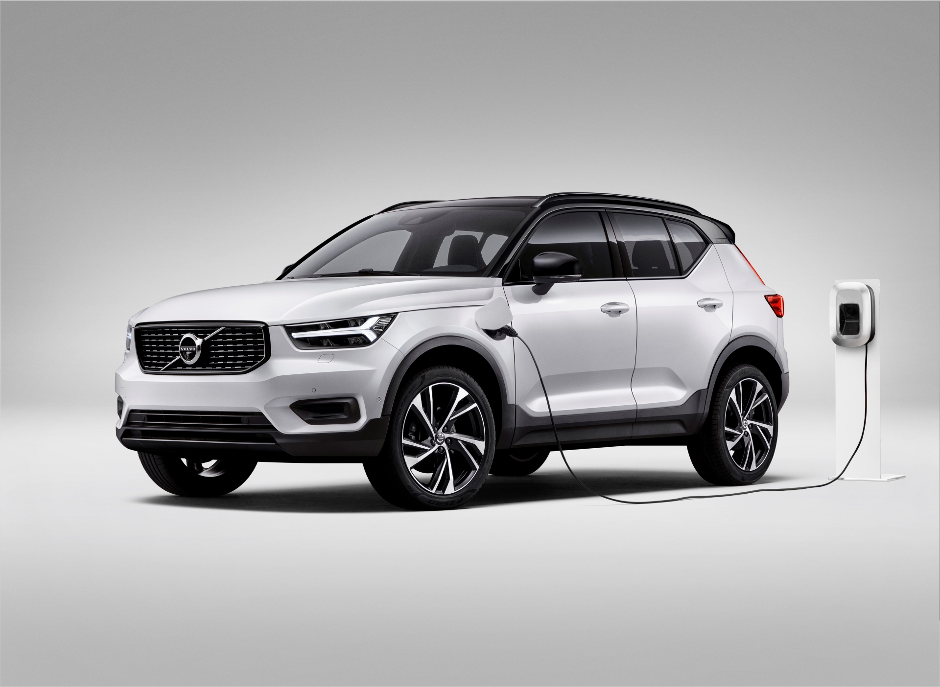Volvo XC40 Recharge P8 Twin eAWD Pure Electric - Alle Elektroautos 