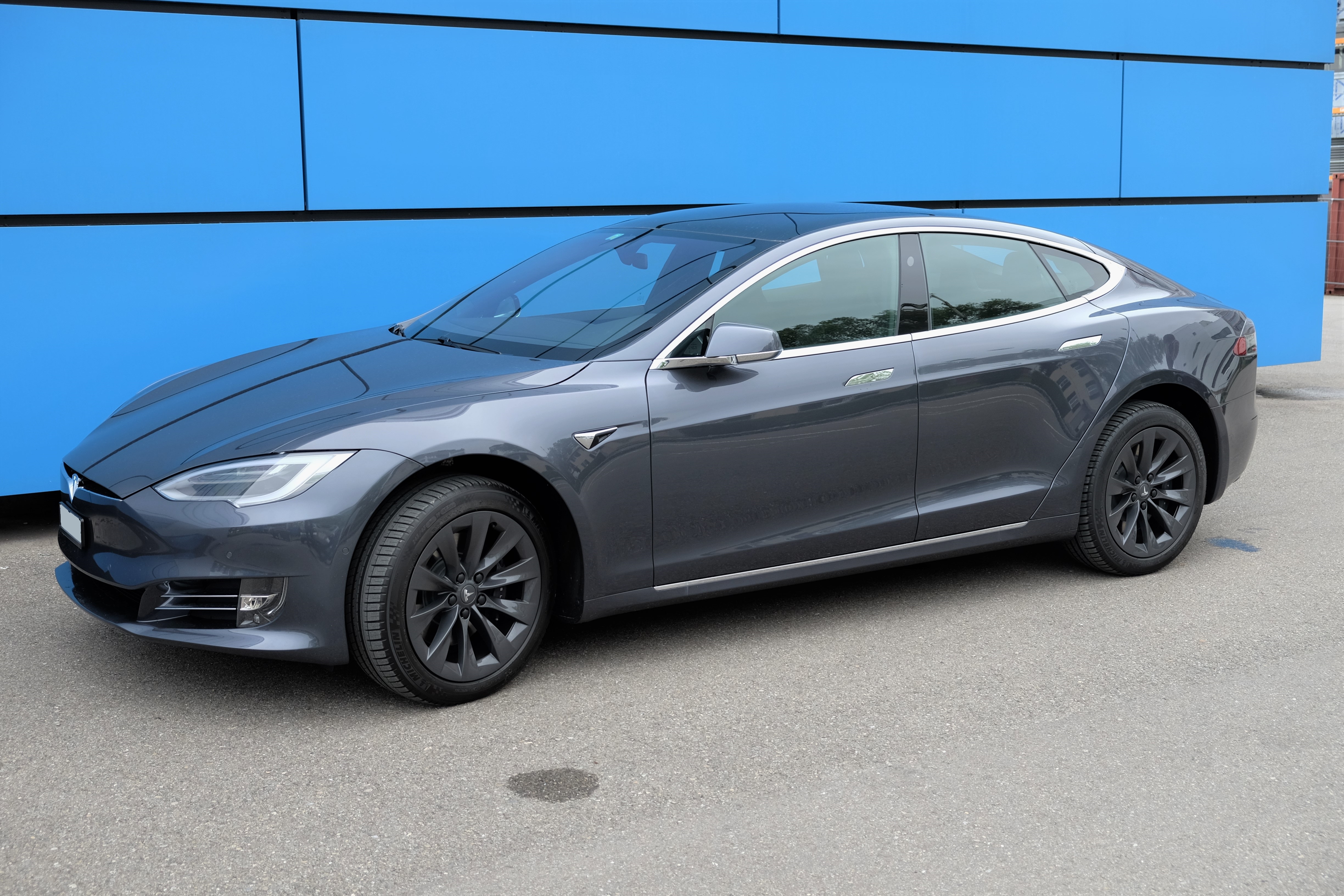 Tesla Model 3: Elektrisch betriebener Kofferraum, automatische